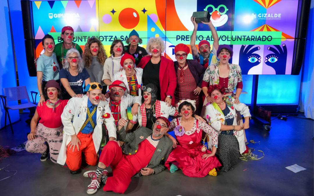 Gipuzkoako Foru Aldundiak Algaraklown saritu du, ospitaleko pailazo boluntarioen taldea, ‘sendatzen duten irribarreak’ eskaintzeagatik